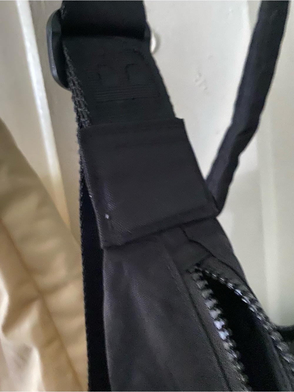 BAGGU BUNDLE: 1 Medium Nylon Crescent Bag + 2 Mini Nylon Shoulder Bags - Picture 4 of 8